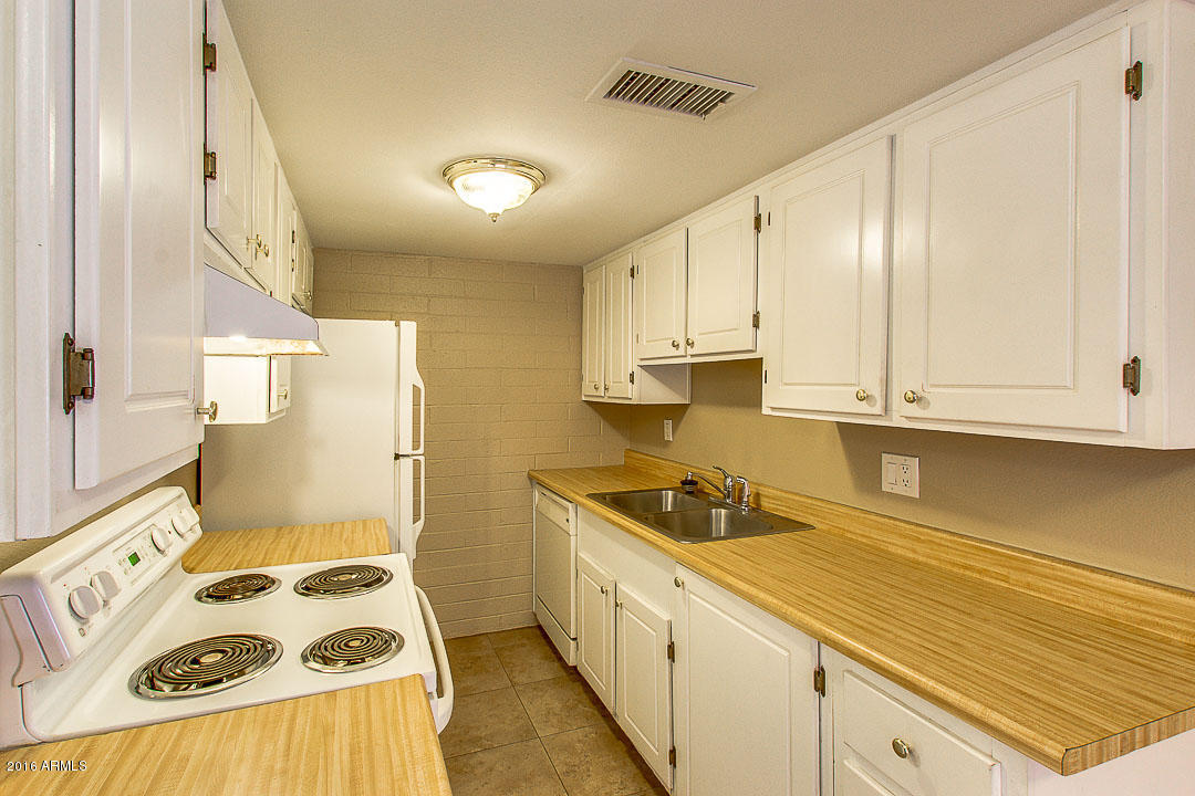 8530 E PORTLAND Street, Scottsdale, AZ 85257