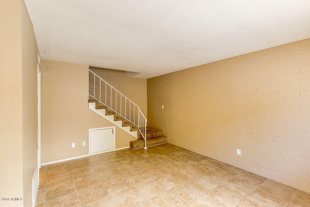 8530 E PORTLAND Street, Scottsdale, AZ 85257