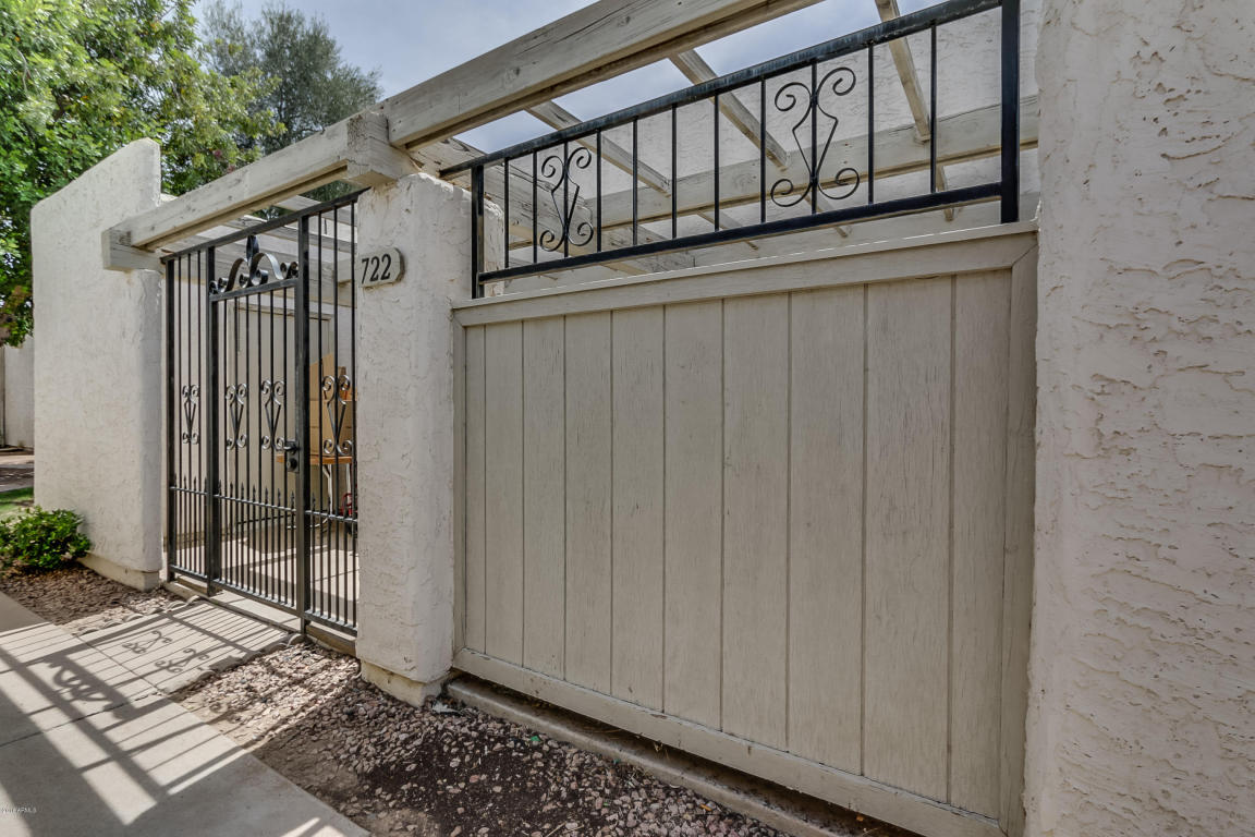 722 S LEBANON Lane, Tempe, AZ 85281