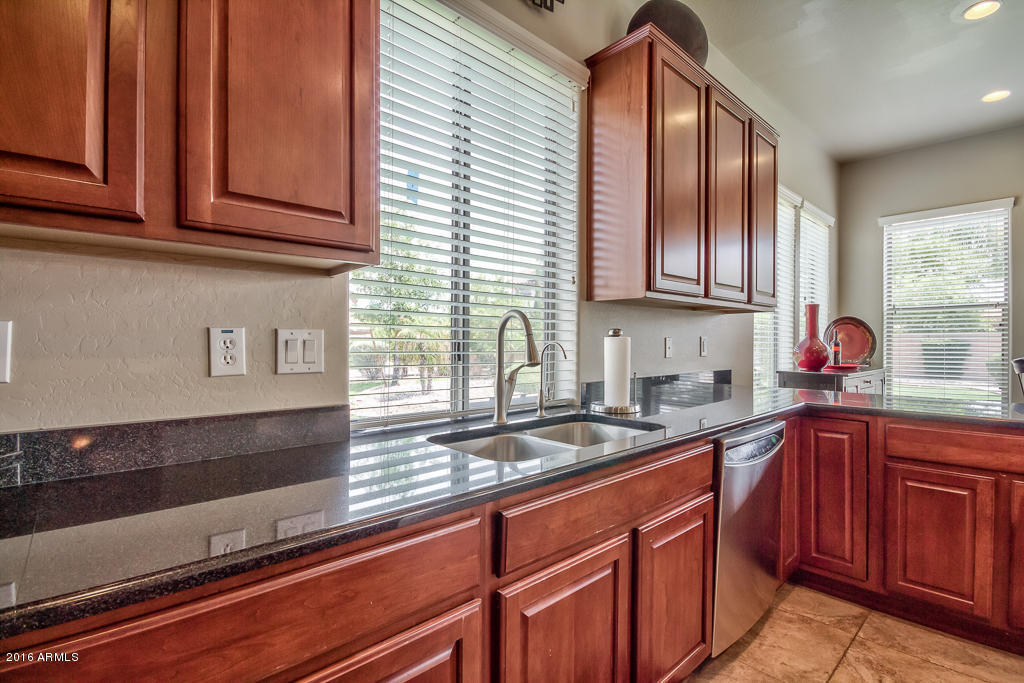 566 E GINKO Court, Gilbert, AZ 85297