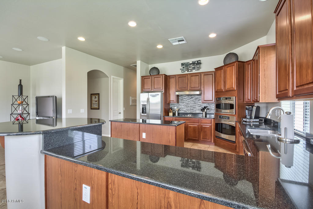 566 E GINKO Court, Gilbert, AZ 85297