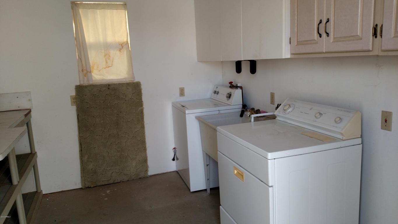 21325 W Outlaw Dr, Congress, AZ 85332