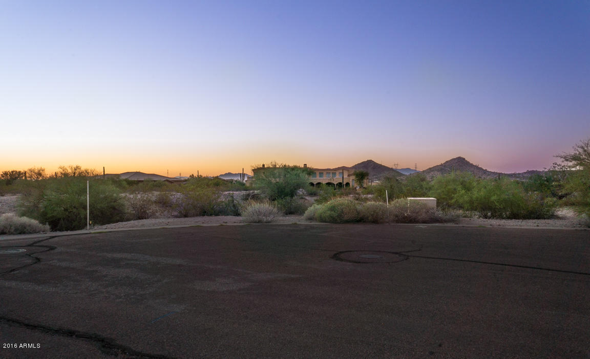 9386 S KRISTA Drive, Goodyear, AZ 85338