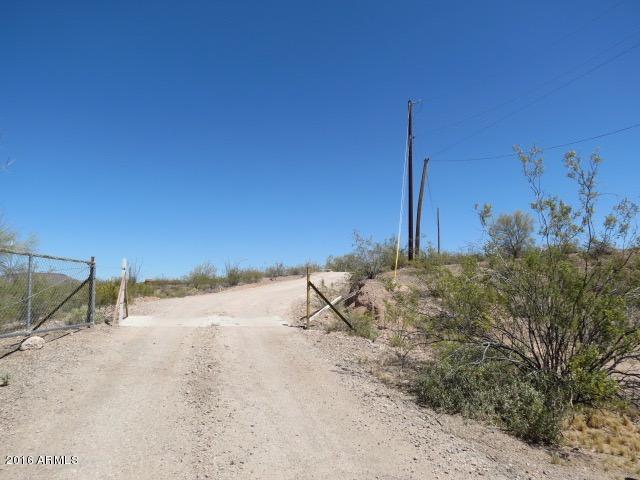 42940 N Private Drive, Morristown, AZ 85342