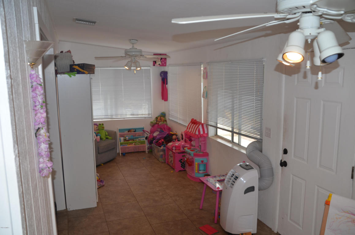232 PERETZ Circle, Morristown, AZ 85342