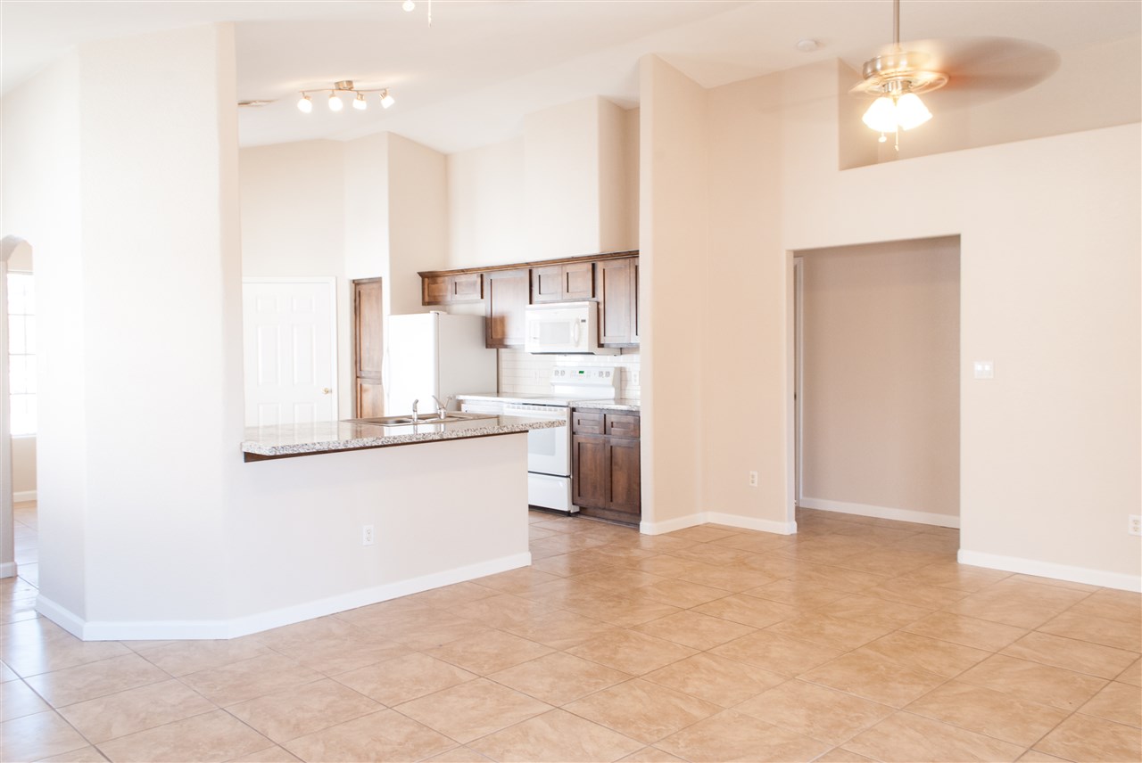 415 MARSHALL LOOP RD, Somerton, AZ 85350
