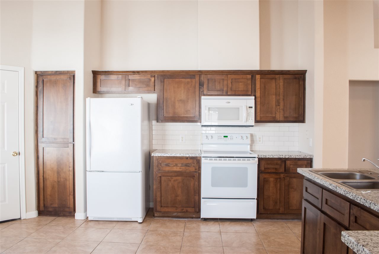 415 MARSHALL LOOP RD, Somerton, AZ 85350