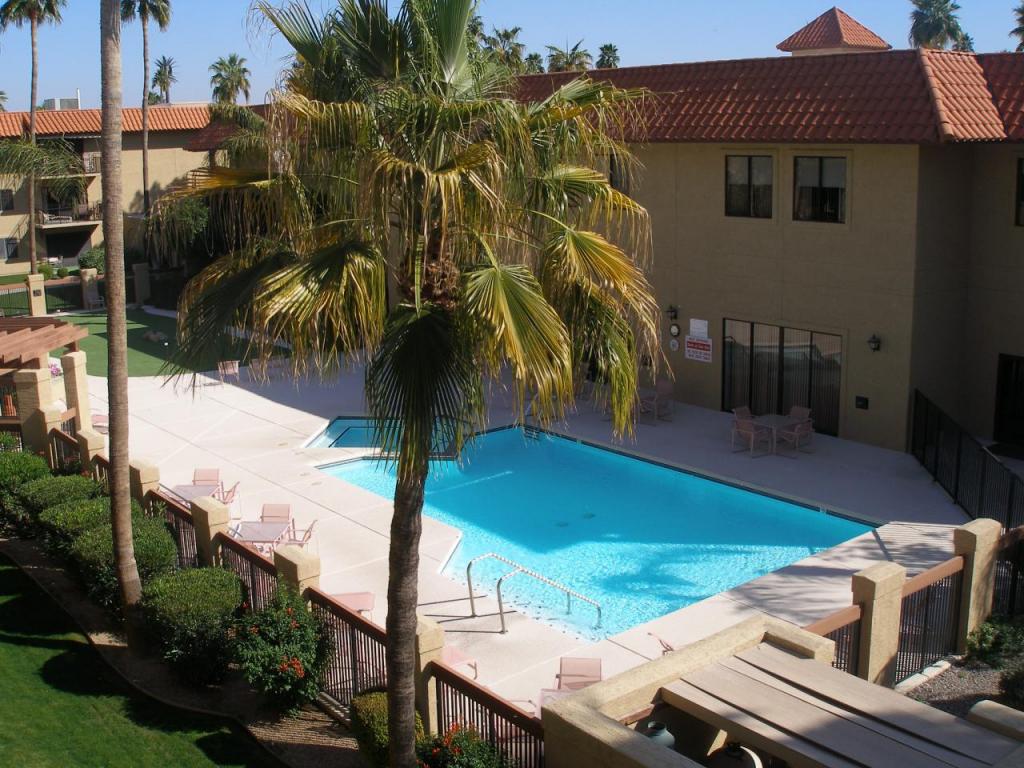 10330 W Thunderbird Boulevard, Sun City, AZ 85351
