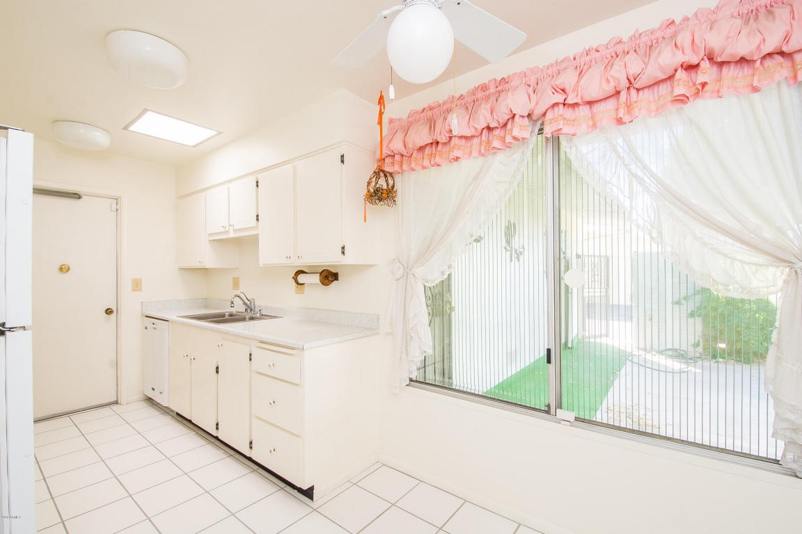 10727 W Thunderbird Boulevard, Sun City, AZ 85351