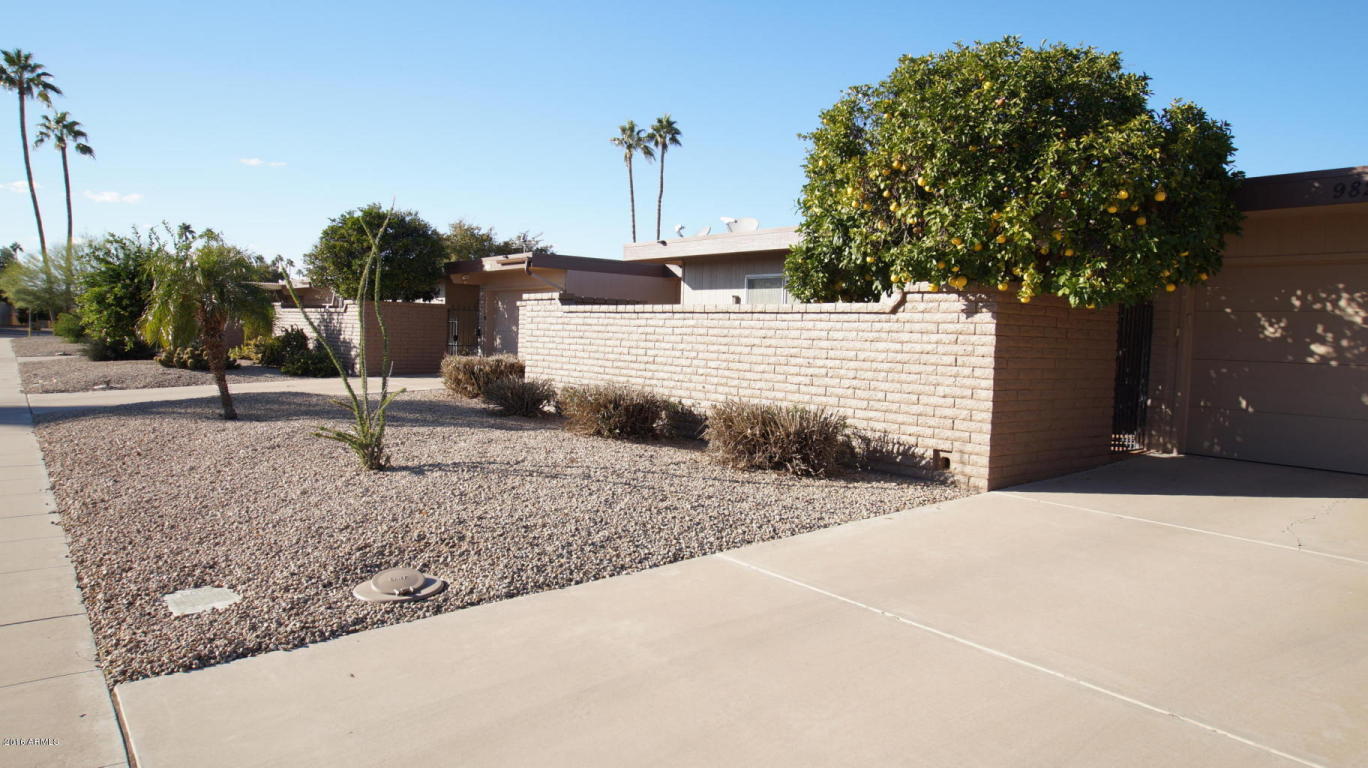 9820 W REDWOOD Drive, Sun City, AZ 85351