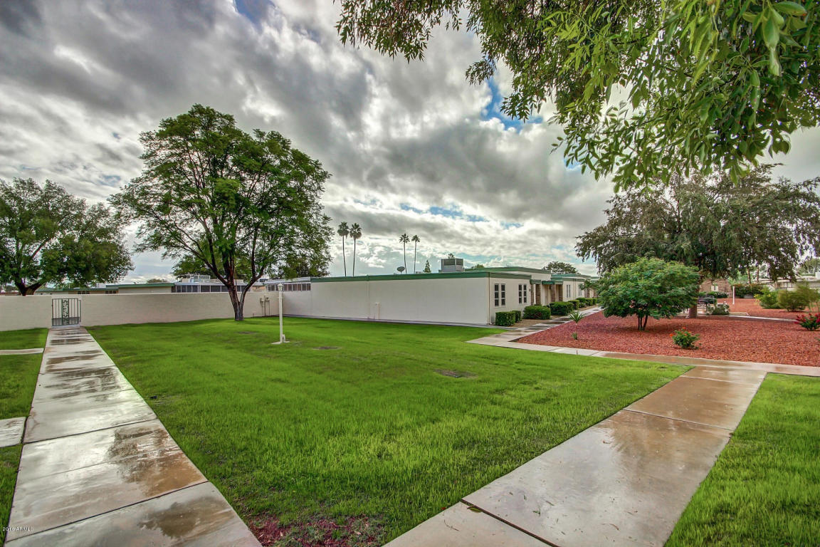 9946 W LANCASTER Drive, Sun City, AZ 85351
