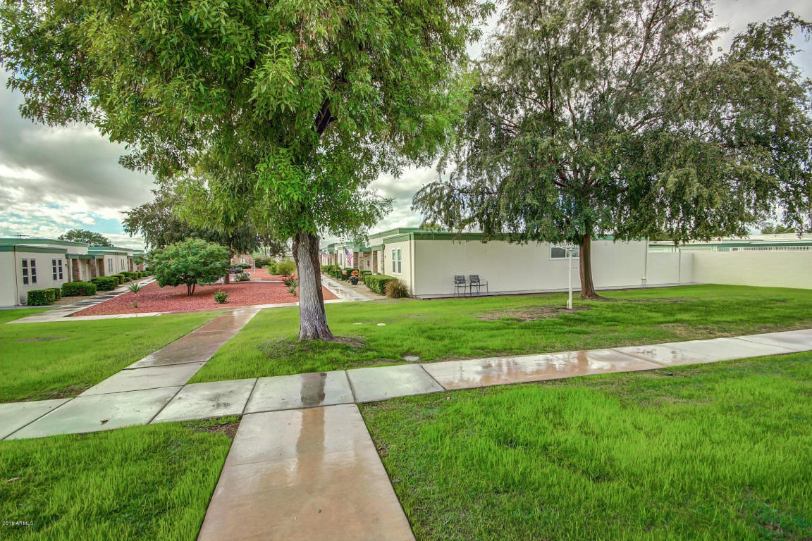 9946 W LANCASTER Drive, Sun City, AZ 85351