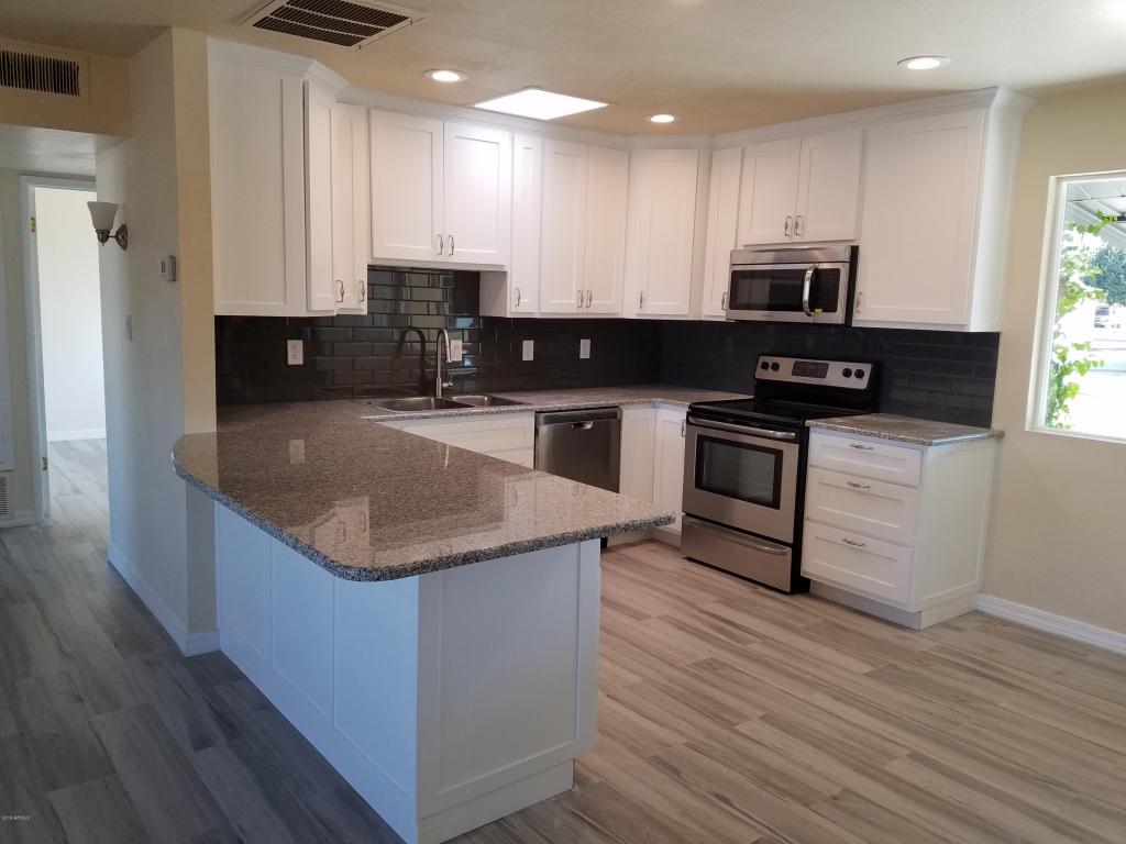 10643 W AUGUSTA Drive, Sun City, AZ 85351