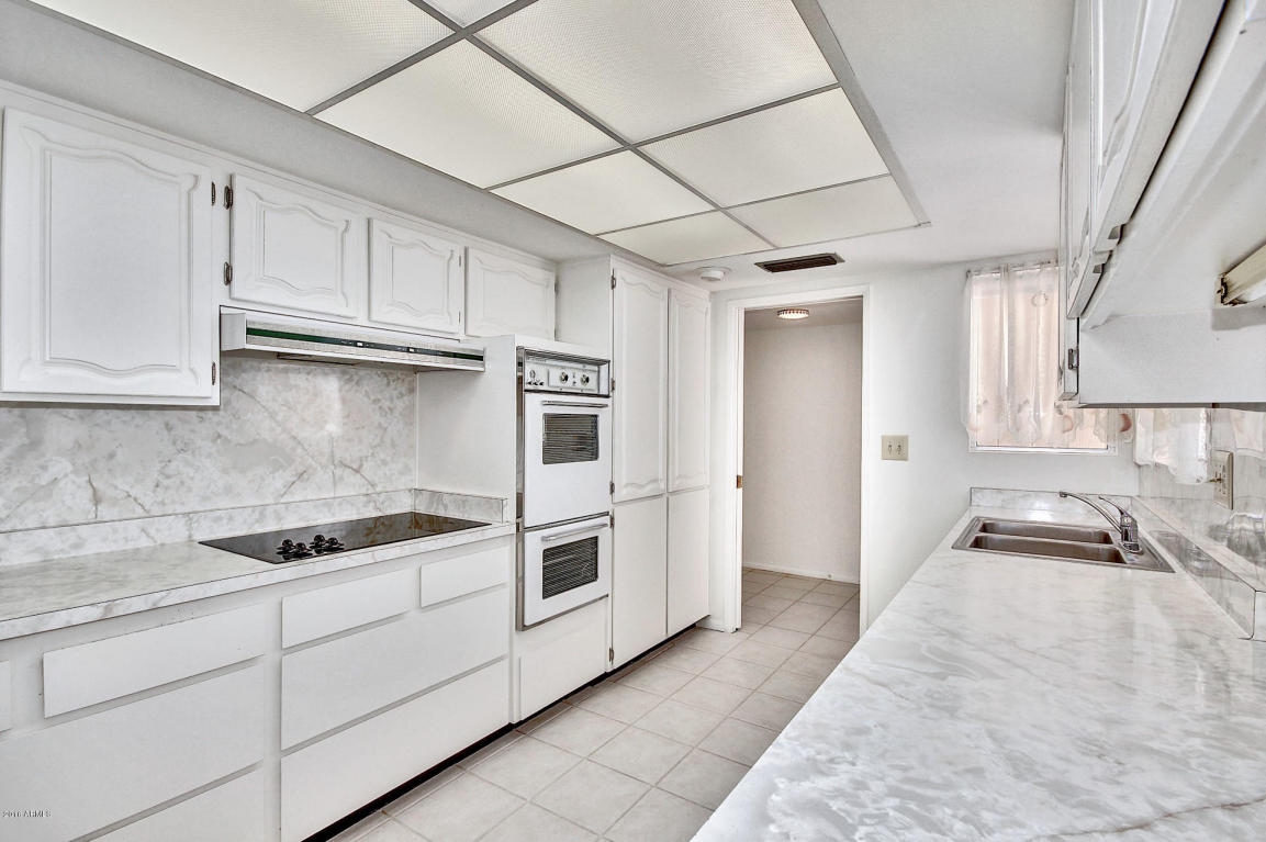 15666 N LAKEFOREST Drive, Sun City, AZ 85351