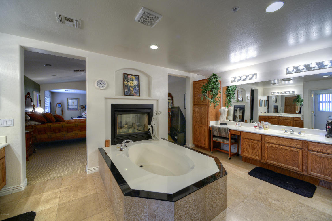 7333 W CRABAPPLE Drive, Peoria, AZ 85383