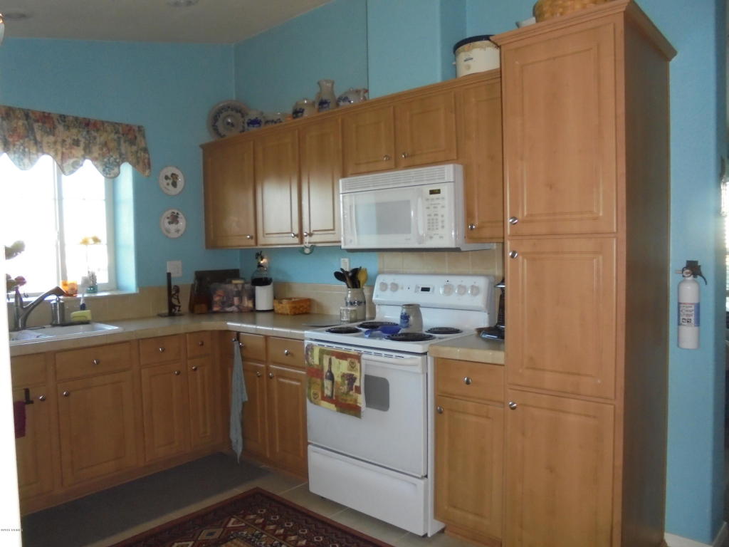 1030 S Barrel Cactus, Benson, AZ 85602