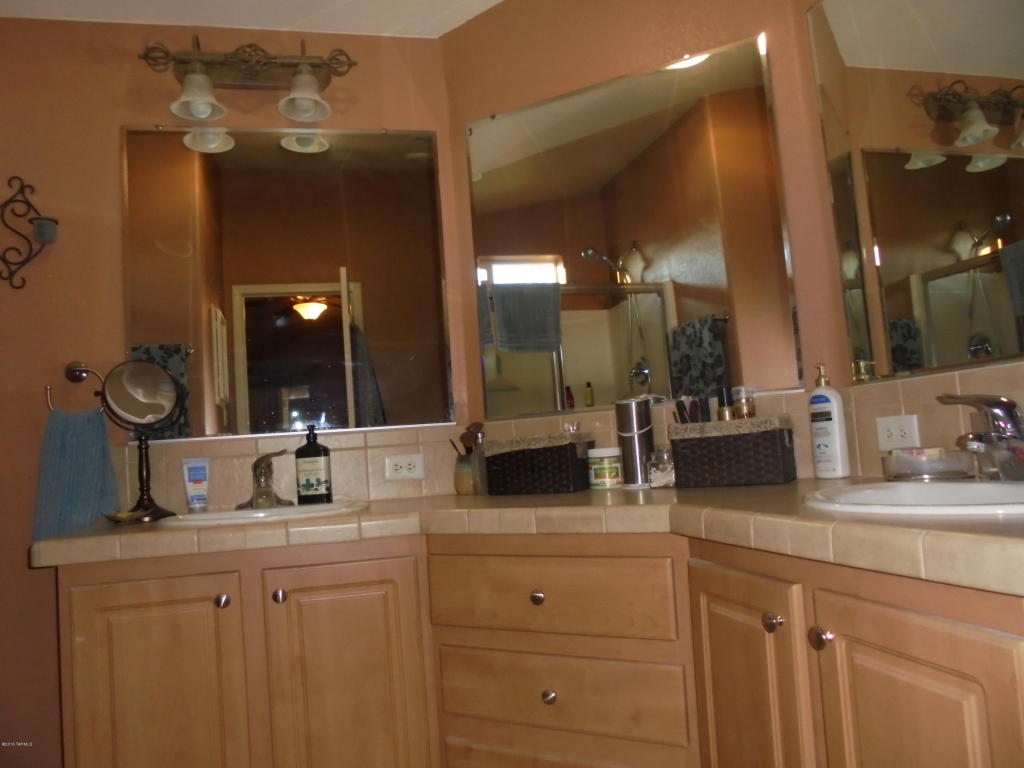 1030 S Barrel Cactus, Benson, AZ 85602