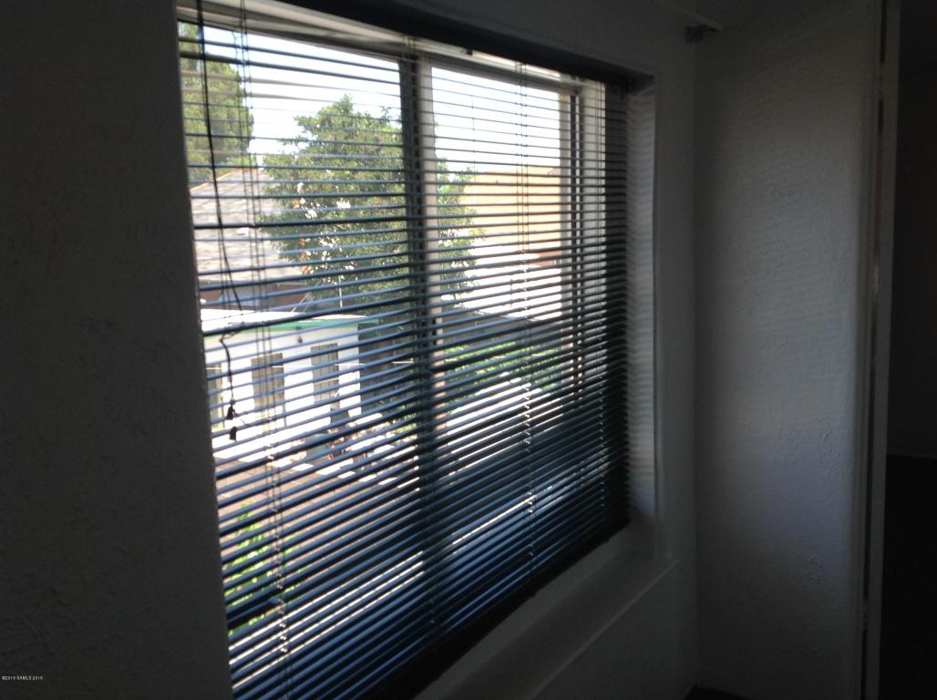 925 E 927 10th Street, Douglas, AZ 85607