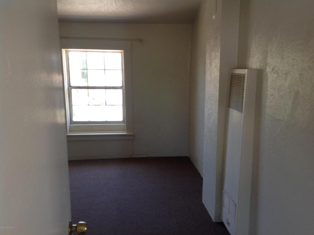 925 E 927 10th Street, Douglas, AZ 85607