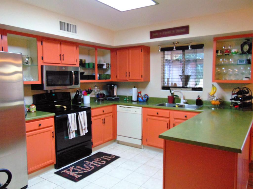 31 E La Pera, Green Valley, AZ 85614