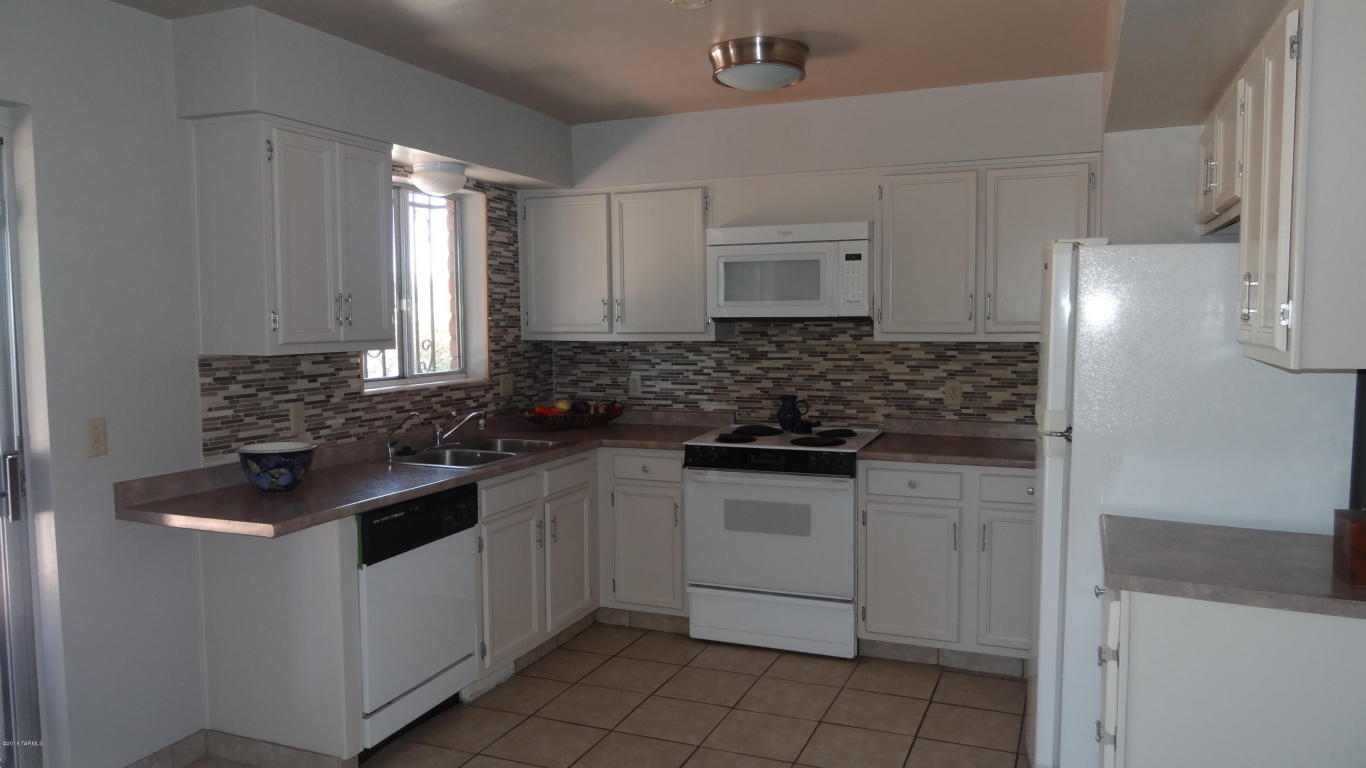 1071 S Abrego, Green Valley, AZ 85614