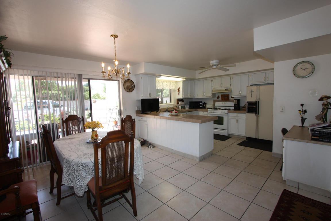932 S Abrego, Green Valley, AZ 85614