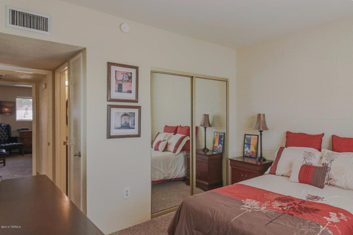397 N Calle De Las Profetas, Green Valley, AZ 85614