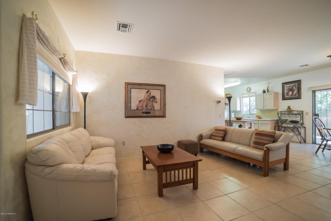 3765 S Camino Comica, Green Valley, AZ 85614