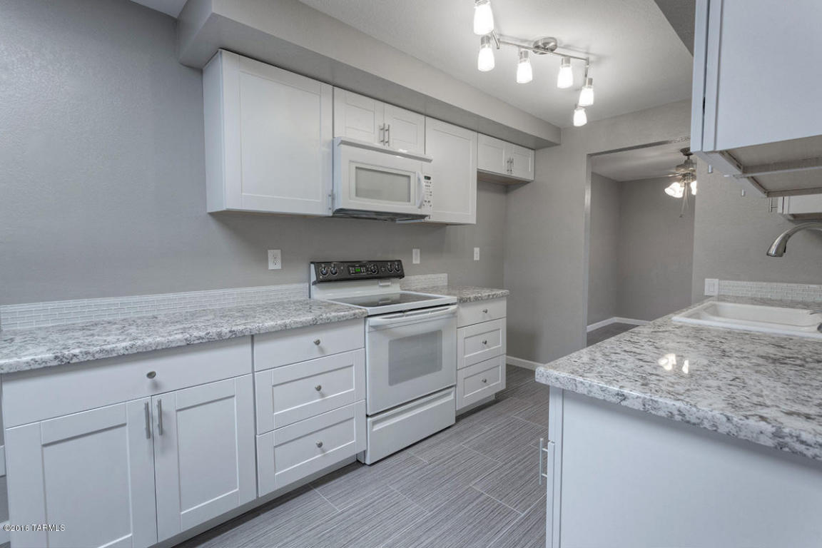 904 S Clara Vista, Green Valley, AZ 85614