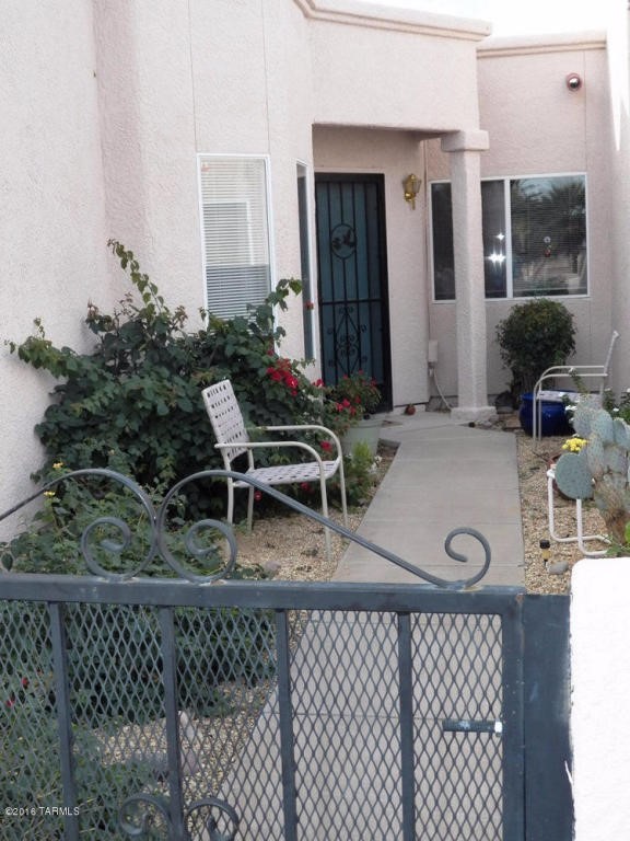 577 W Via Rosaldo, Green Valley, AZ 85614