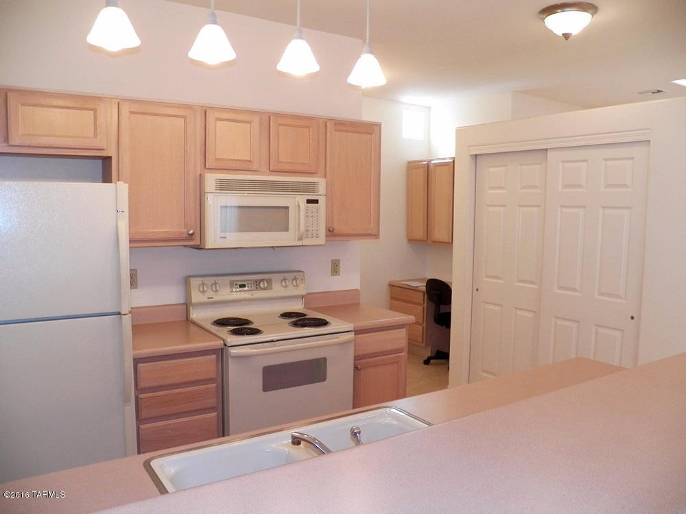 762 W Paseo Del Cuple, Green Valley, AZ 85614
