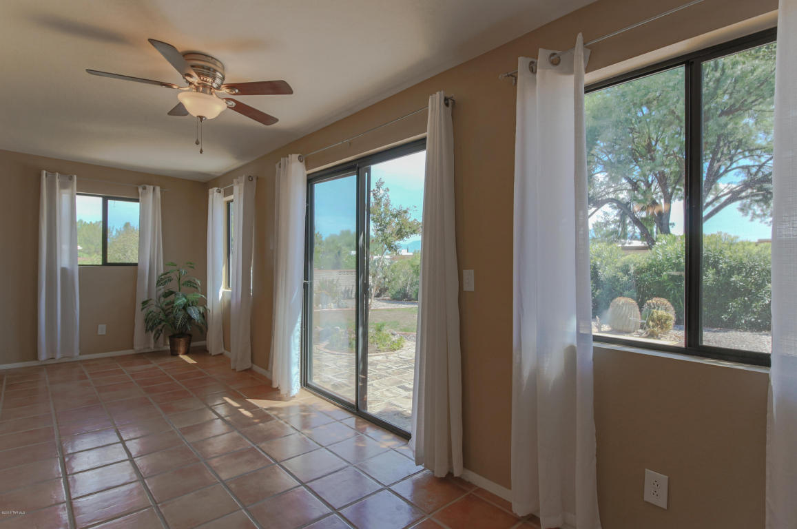 122 E La Pera, Green Valley, AZ 85614