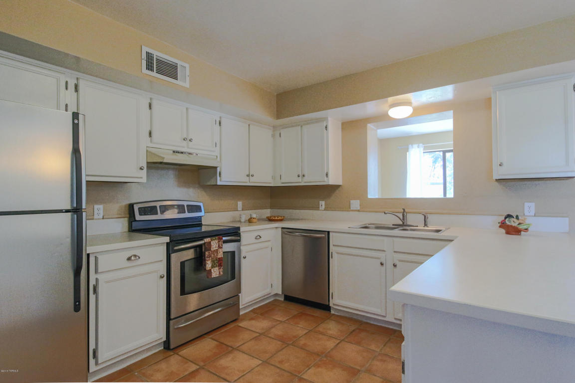 122 E La Pera, Green Valley, AZ 85614