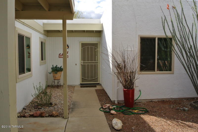 355 N Calle Del Chancero, Green Valley, AZ 85614