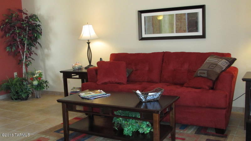 355 N Calle Del Chancero, Green Valley, AZ 85614