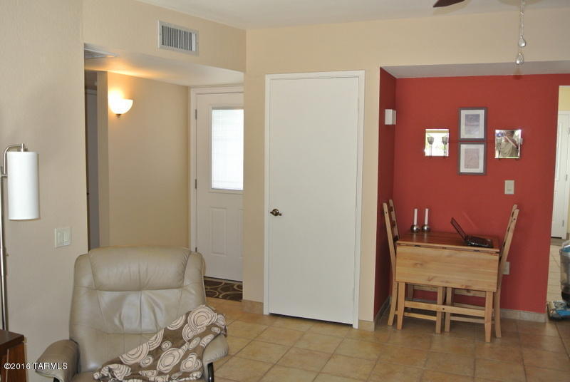 355 N Calle Del Chancero, Green Valley, AZ 85614