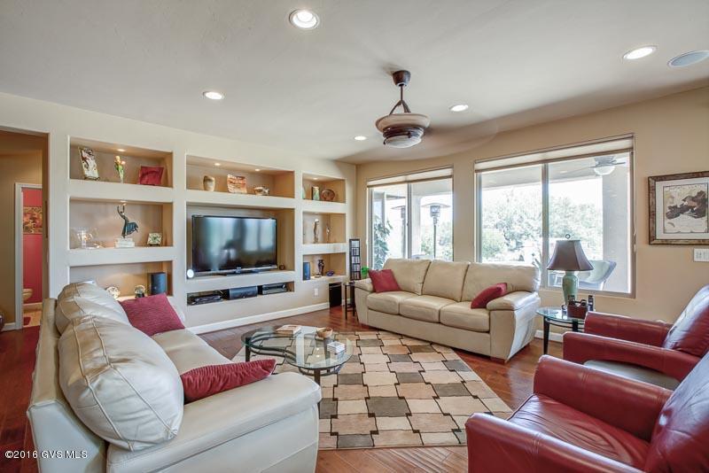 690 N Alexis Loop, Green Valley, AZ 85614