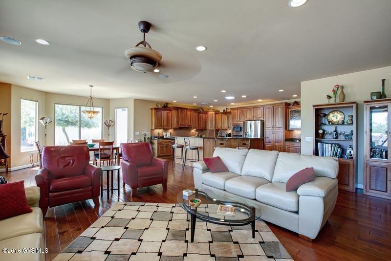 690 N Alexis Loop, Green Valley, AZ 85614
