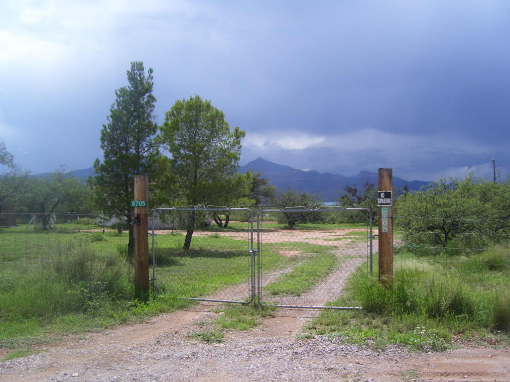 8705 E Friendship Way, Hereford, AZ 85615