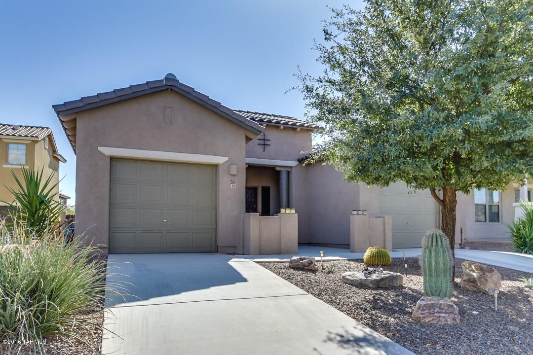 121 W Camino Espiga, Sahuarita, AZ 85629