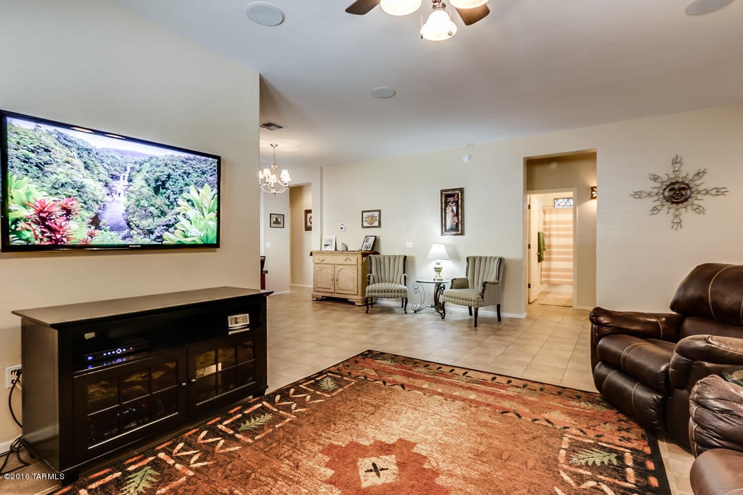 121 W Camino Espiga, Sahuarita, AZ 85629
