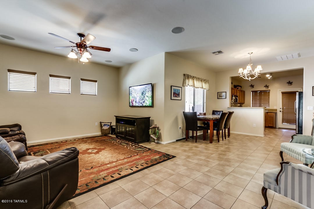 121 W Camino Espiga, Sahuarita, AZ 85629