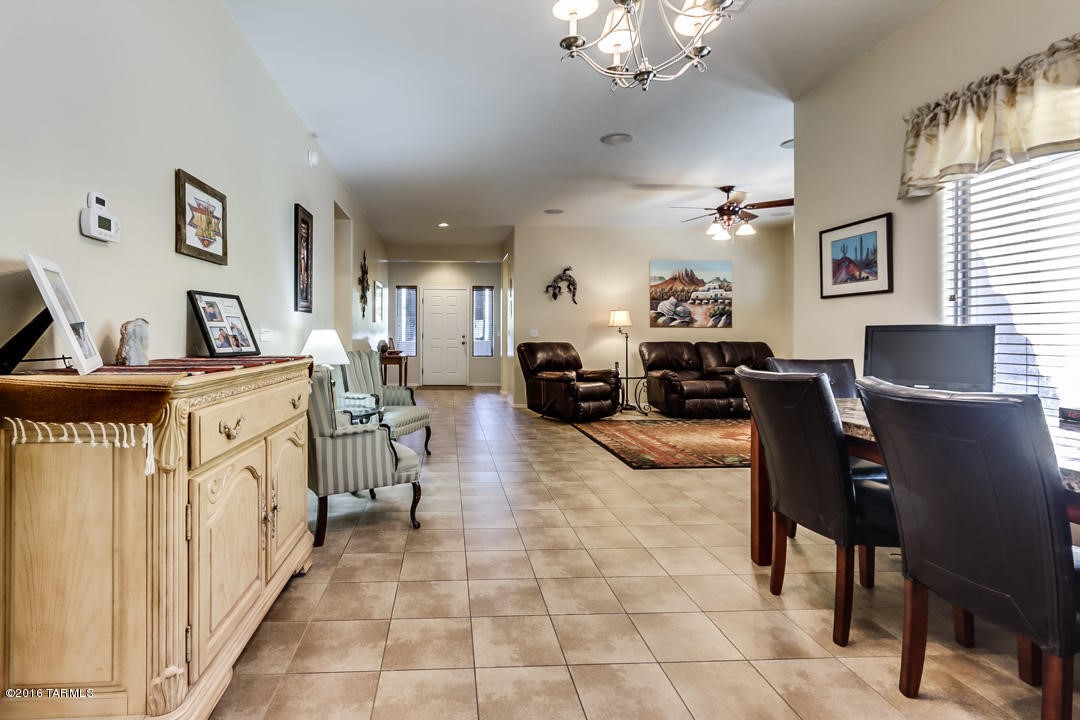 121 W Camino Espiga, Sahuarita, AZ 85629