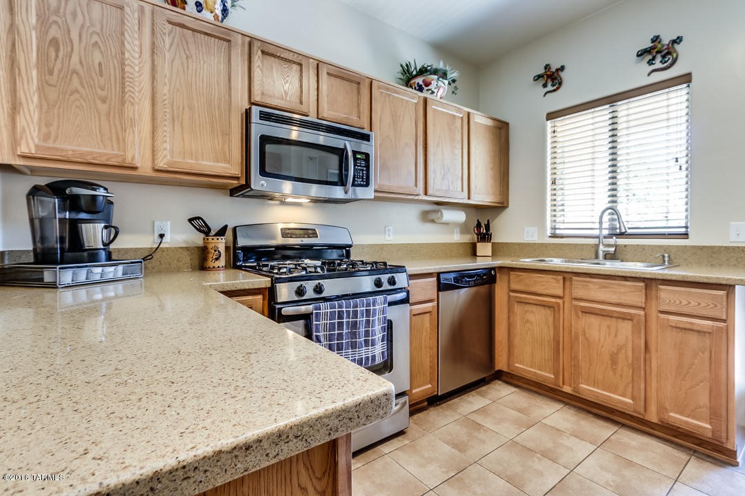 121 W Camino Espiga, Sahuarita, AZ 85629