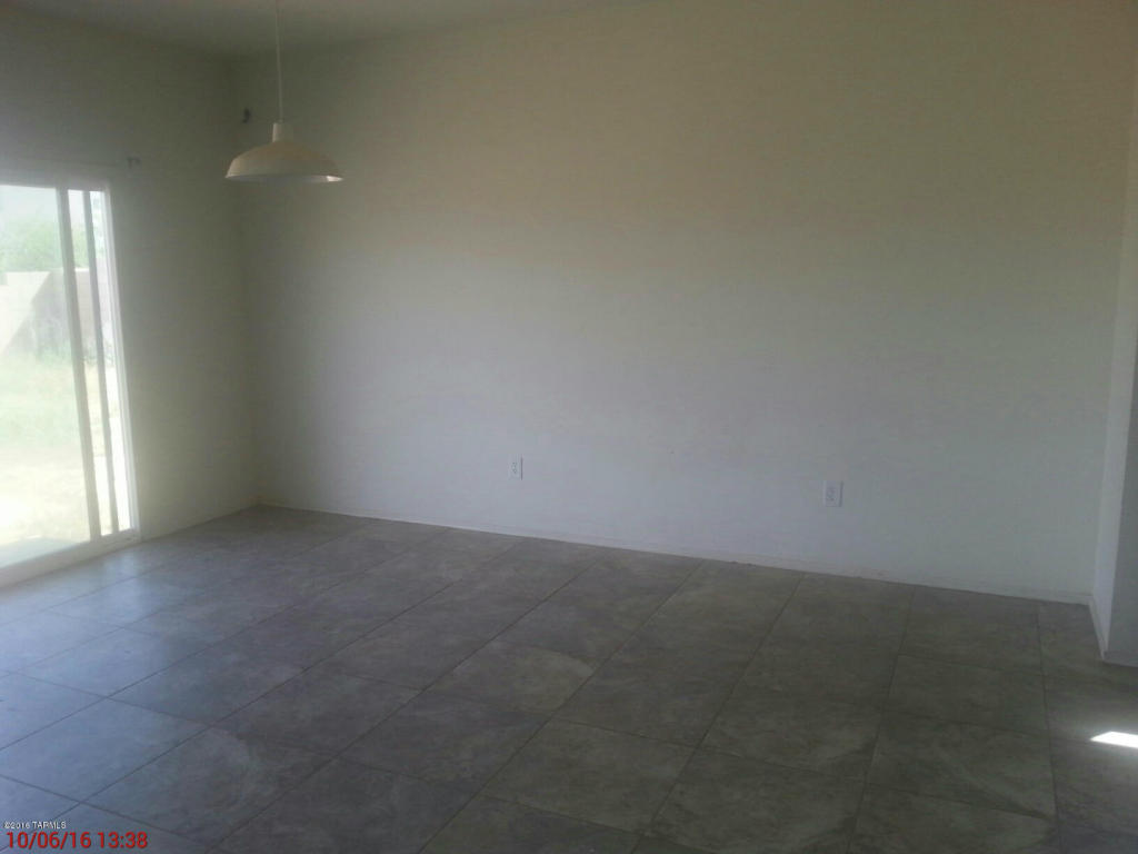 643 S Courts Redford, Vail, AZ 85641