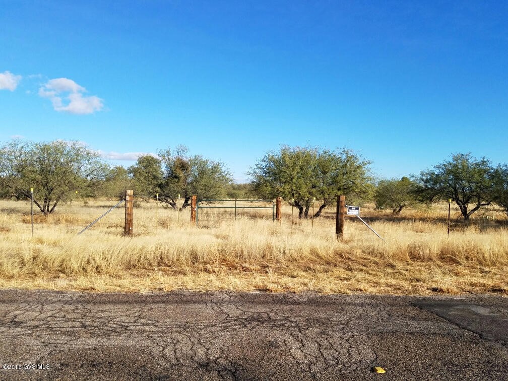 900 W Hawk Way, Amado, AZ 85645