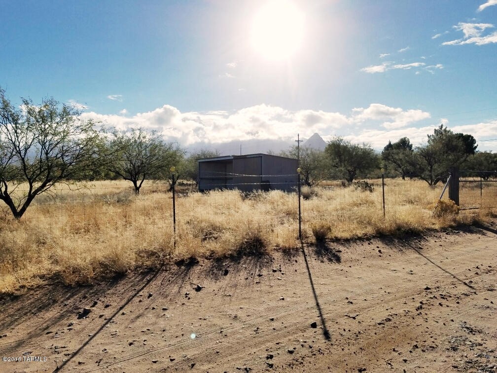 900 Hawk Way, Amado, AZ 85645