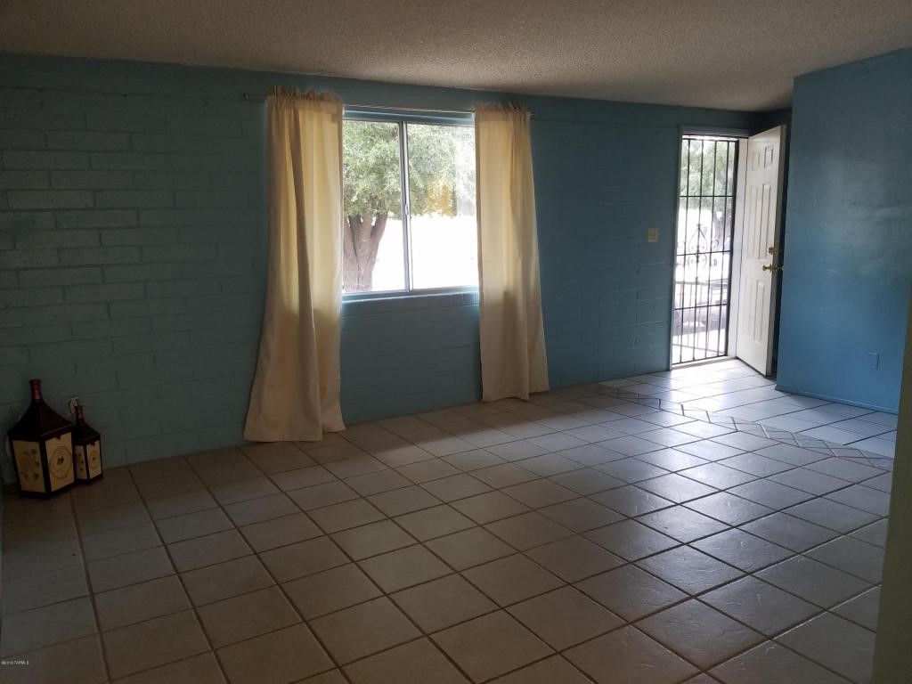3992 N Pomona Road, Tucson, AZ 85705