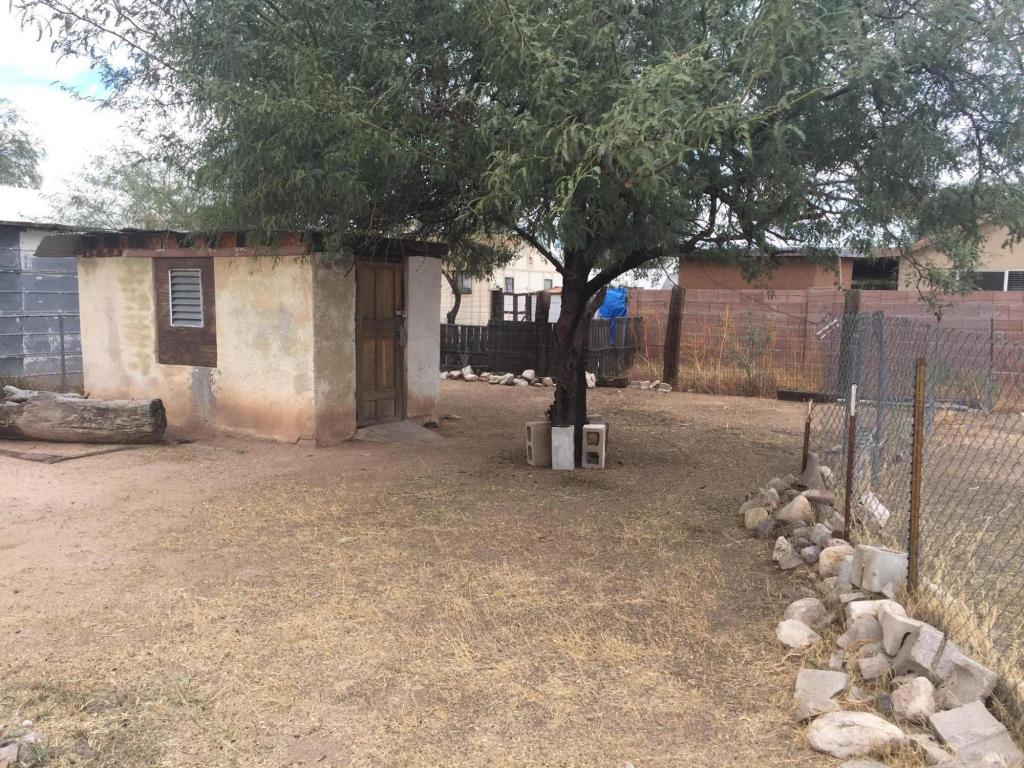 608 W Simmons, Tucson, AZ 85705