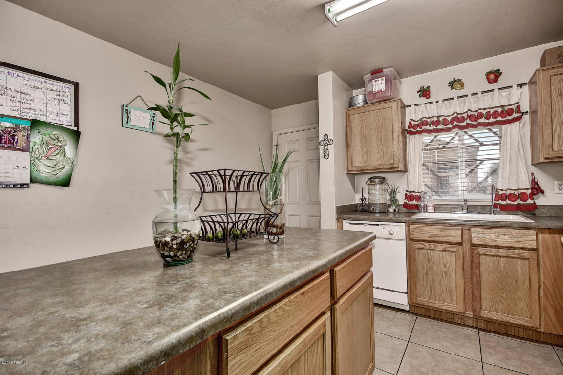 905 E Robert Hansen, Tucson, AZ 85706